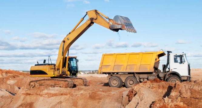 Why Heavy Hauling Services Improve Cleanup and Renovation Efficiency